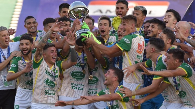 Defensa y Justicia golea a Lanús 3-0 y gana la Copa Sudamericana 2020