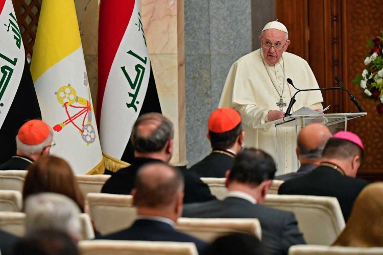 ‘Que callen las armas’, reclama el Papa en su visita histórica a Irak