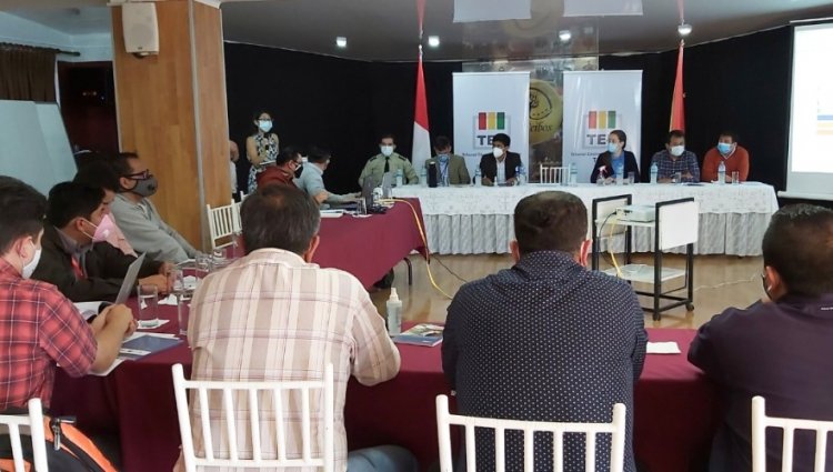 El TED Tarija comparte información y atiende consultas de las dos organizaciones políticas que participan en la segunda vuelta electoral