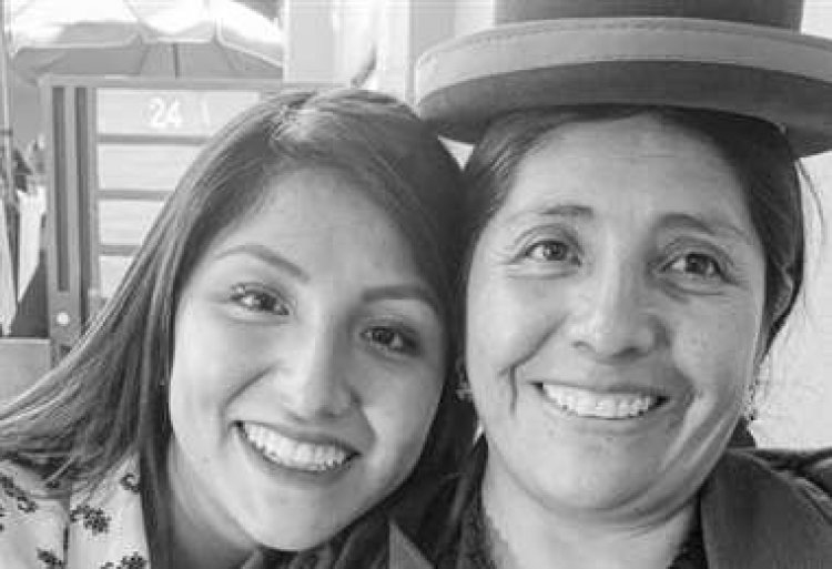 La madre de Evaliz, Francisca Alvarado, entró al servicio diplomático de Bolivia cumpliendo funciones en Ecuador