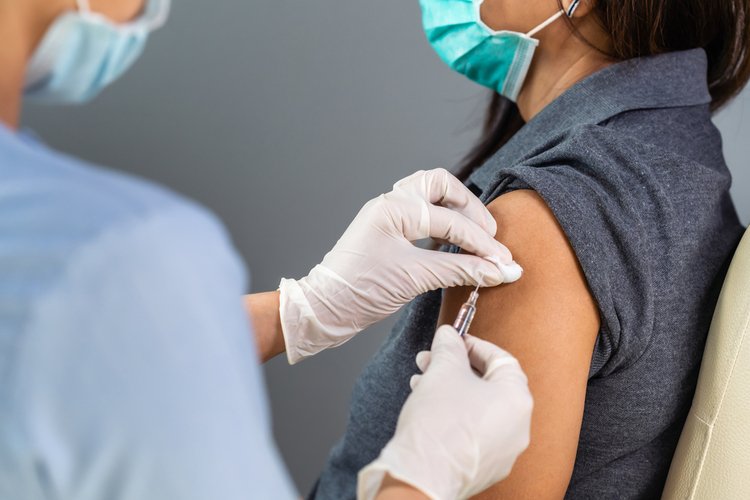 Funcionarios públicos tendrán permiso laboral para vacunarse contra el Covid-19