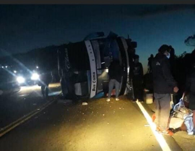 Bus SAMA sufre accidente por el Túnel de la carretera de Tarija al norte de Bolivia