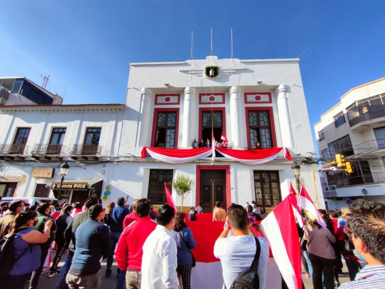 Alcalde Johnny Torres insta al diálogo y pide respeto a la bandera de Tarija