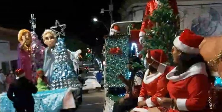 “Desfile navideño” recorre las calles de la ciudad de Tarija