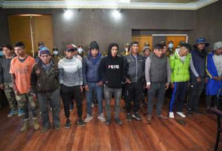 Policía atrapa a 25 personas que se dedicaban al robo de mineral en Oruro
