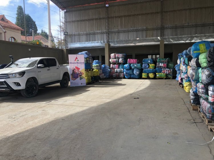 Aduana incauta 4,5 toneladas de ropa usada en Tarija