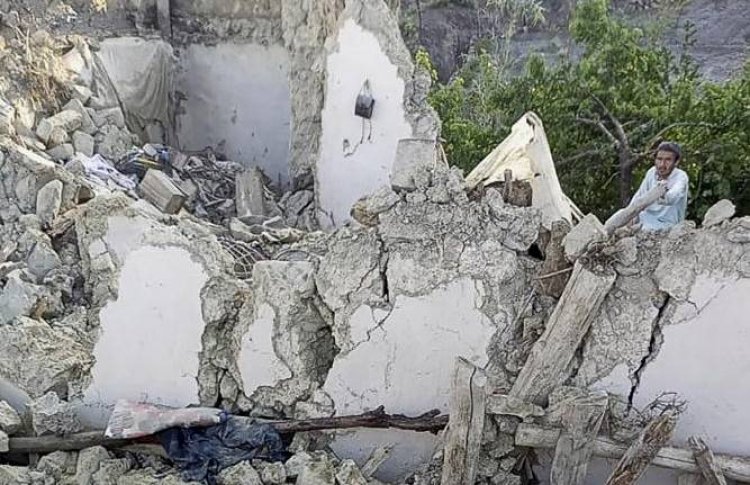 Casi un millar de muertos tras un potente terremoto en Afganistán