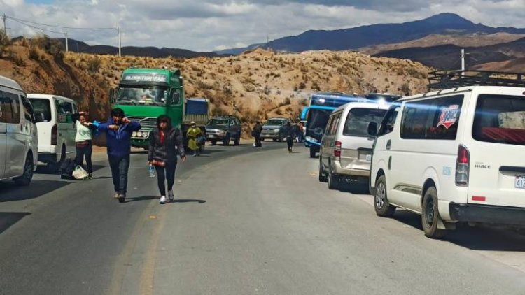 Reportan 3 bloqueos en Santa Cruz, Cochabamba y Potosí