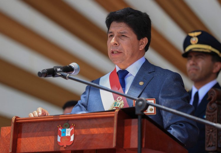 El presidente Castillo cierra ‘temporalmente’ el Congreso de Perú y dicta toque de queda