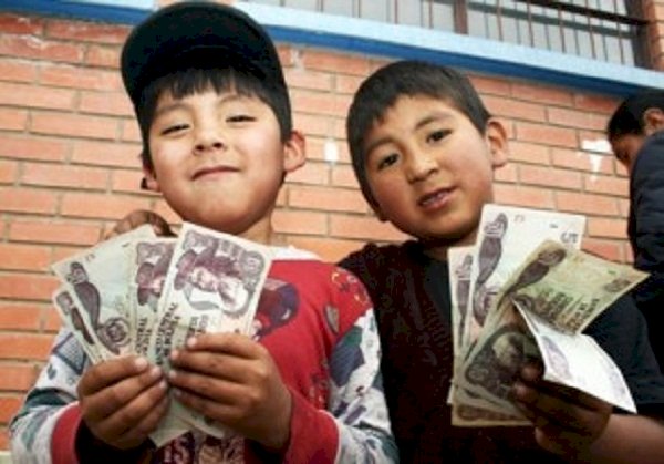 105.000 estudiantes en Tarija cobrarán el bono Juancito Pinto en Bancos